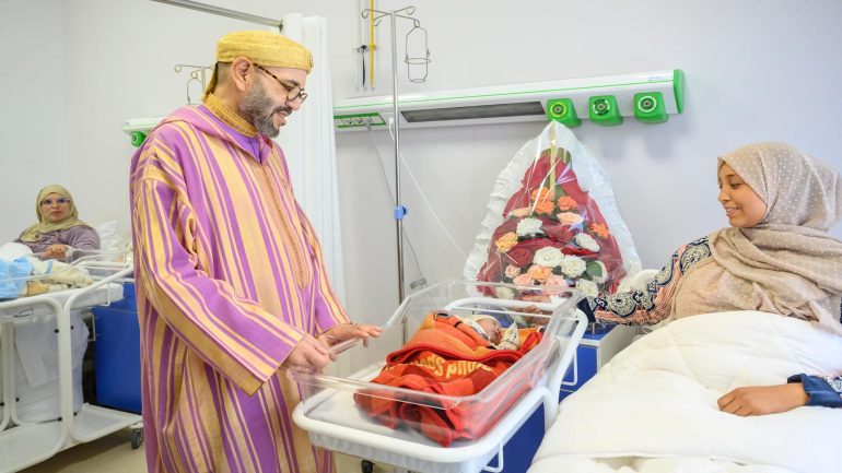 جلالة الملك يأمر بوضع مراكز صحية رهن إشارة الساكنة المعوزة المستفيدة