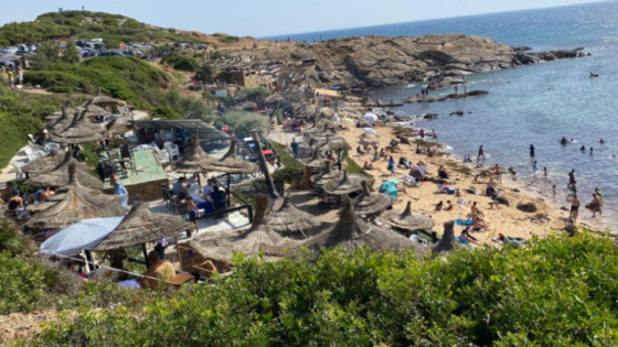 سلطات طنجة تقرر إغلاق مقهى شاطئية بسبب أسعار الصيف المرتفعة